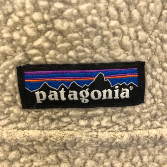 Patagonia Shearling Button Pullover rib knit cuffs and hem hand warmer pockets. - Picture 5 of 7